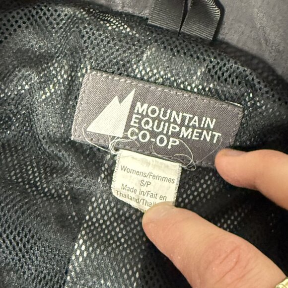 Vintage MEC Women's Rain Jacket - Picture 4 of 5
